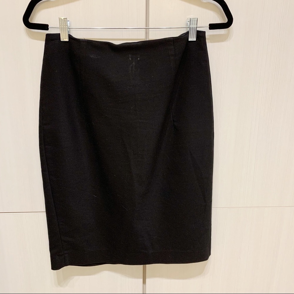Black Zara pencil skirt with gold zipper